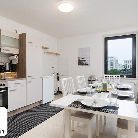 Einfach Aber Sehr Komfortabel - Wohnung Fuer 6 Personen - 2Xwc - Grupen, Messe, Monteure, Studenten - Voll Ausgestattet - 6 Betten 140X200Cm Hochwertig, 3 Smart-Tv 55 Zoll Netflix, 1000 Mbit Wlan, Voll Ausgestattete Kueche Duisburg Luaran gambar