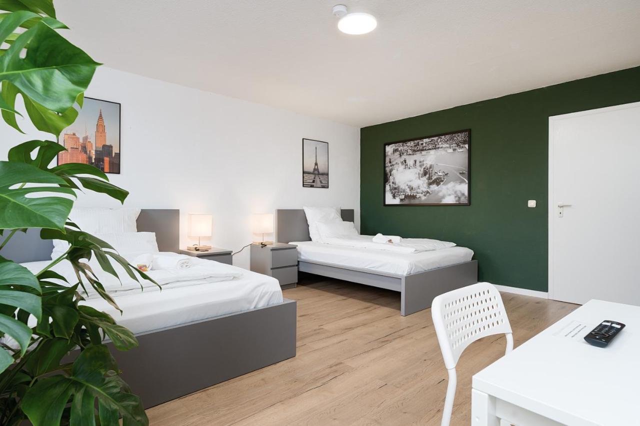 Einfach Aber Sehr Komfortabel - Wohnung Fuer 6 Personen - 2Xwc - Grupen, Messe, Monteure, Studenten - Voll Ausgestattet - 6 Betten 140X200Cm Hochwertig, 3 Smart-Tv 55 Zoll Netflix, 1000 Mbit Wlan, Voll Ausgestattete Kueche Duisburg Luaran gambar