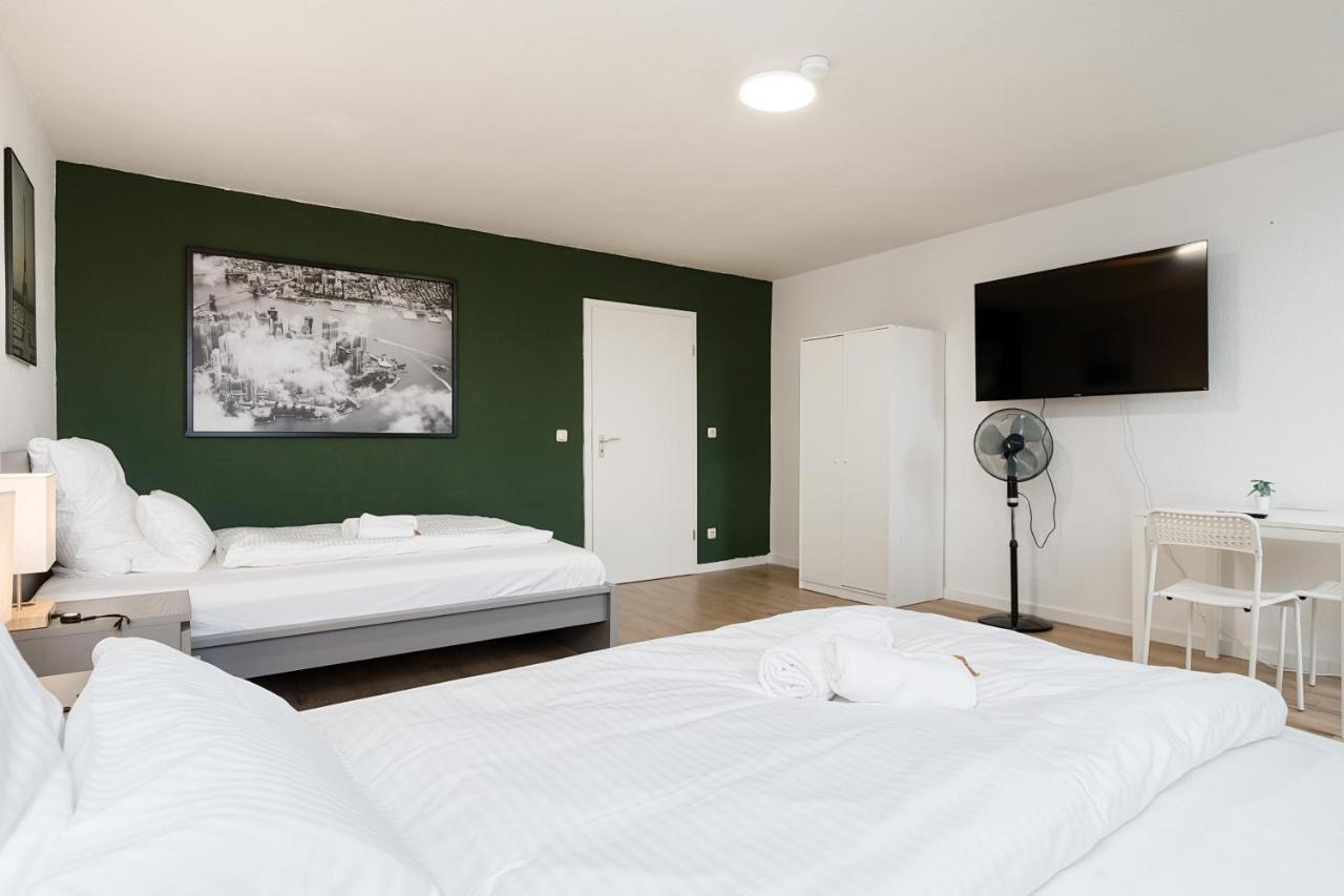 Einfach Aber Sehr Komfortabel - Wohnung Fuer 6 Personen - 2Xwc - Grupen, Messe, Monteure, Studenten - Voll Ausgestattet - 6 Betten 140X200Cm Hochwertig, 3 Smart-Tv 55 Zoll Netflix, 1000 Mbit Wlan, Voll Ausgestattete Kueche Duisburg Luaran gambar