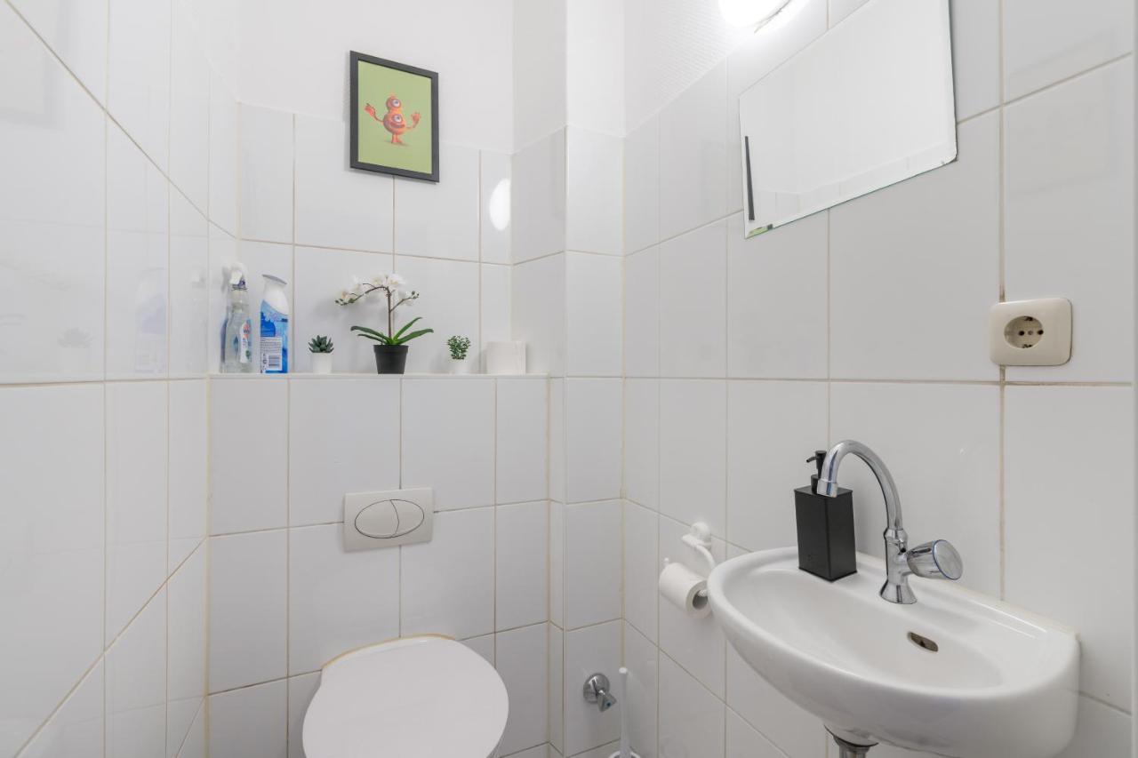 Einfach Aber Sehr Komfortabel - Wohnung Fuer 6 Personen - 2Xwc - Grupen, Messe, Monteure, Studenten - Voll Ausgestattet - 6 Betten 140X200Cm Hochwertig, 3 Smart-Tv 55 Zoll Netflix, 1000 Mbit Wlan, Voll Ausgestattete Kueche Duisburg Luaran gambar