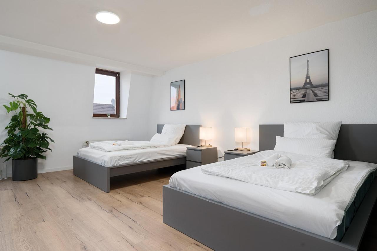 Einfach Aber Sehr Komfortabel - Wohnung Fuer 6 Personen - 2Xwc - Grupen, Messe, Monteure, Studenten - Voll Ausgestattet - 6 Betten 140X200Cm Hochwertig, 3 Smart-Tv 55 Zoll Netflix, 1000 Mbit Wlan, Voll Ausgestattete Kueche Duisburg Luaran gambar