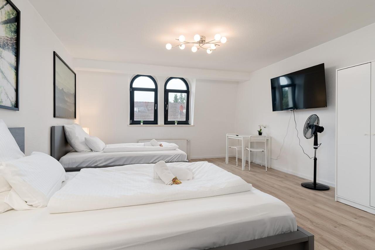 Einfach Aber Sehr Komfortabel - Wohnung Fuer 6 Personen - 2Xwc - Grupen, Messe, Monteure, Studenten - Voll Ausgestattet - 6 Betten 140X200Cm Hochwertig, 3 Smart-Tv 55 Zoll Netflix, 1000 Mbit Wlan, Voll Ausgestattete Kueche Duisburg Luaran gambar