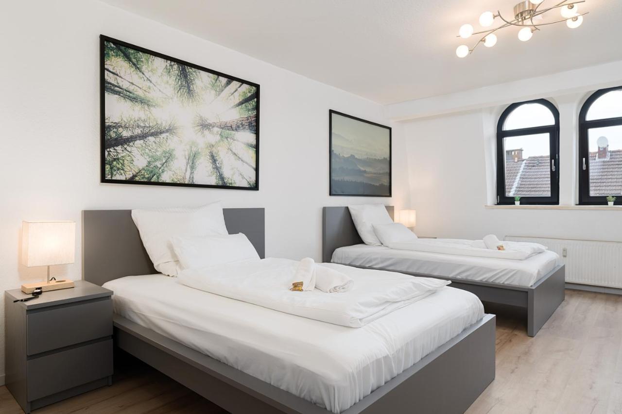 Einfach Aber Sehr Komfortabel - Wohnung Fuer 6 Personen - 2Xwc - Grupen, Messe, Monteure, Studenten - Voll Ausgestattet - 6 Betten 140X200Cm Hochwertig, 3 Smart-Tv 55 Zoll Netflix, 1000 Mbit Wlan, Voll Ausgestattete Kueche Duisburg Luaran gambar