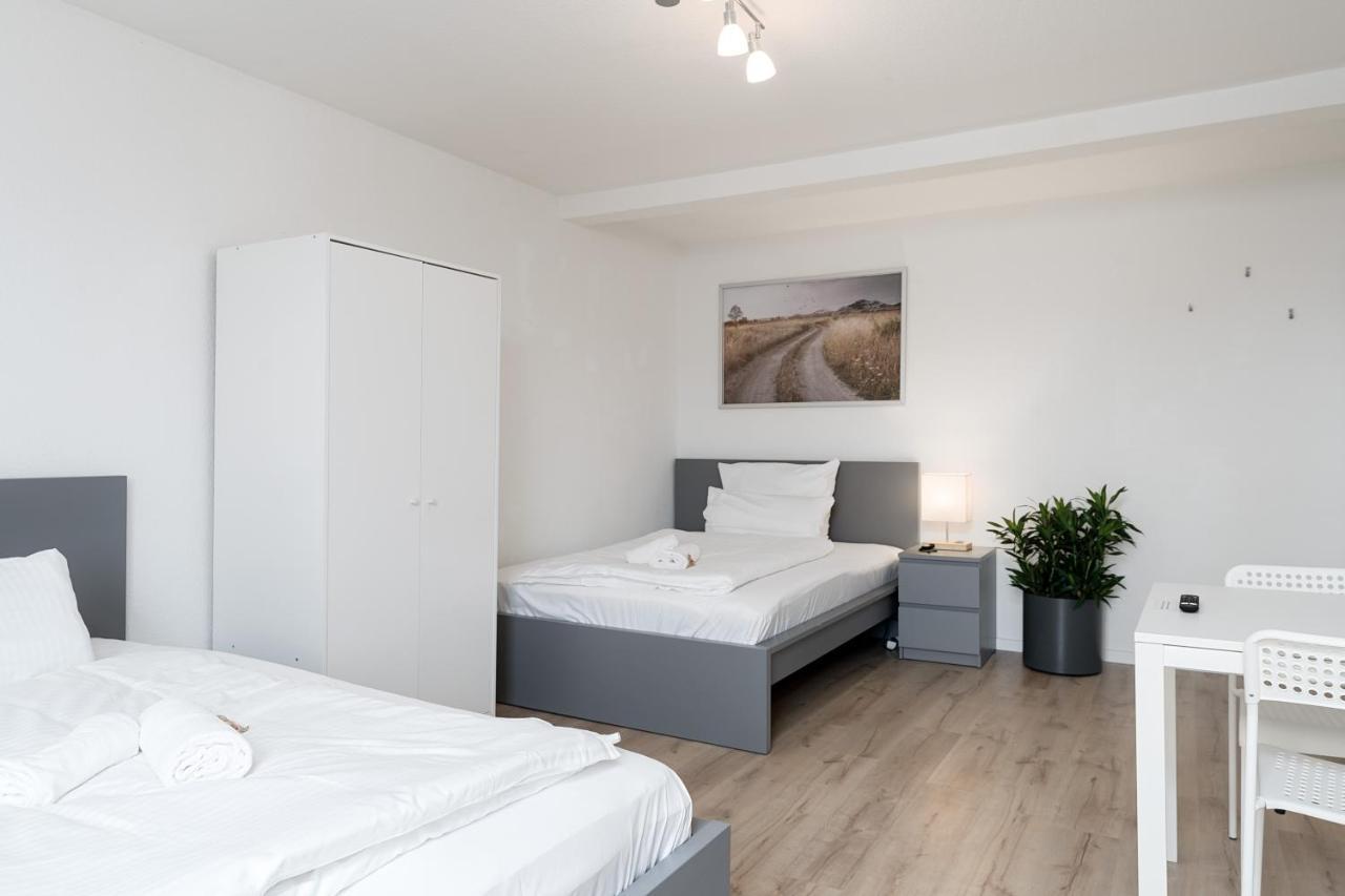 Einfach Aber Sehr Komfortabel - Wohnung Fuer 6 Personen - 2Xwc - Grupen, Messe, Monteure, Studenten - Voll Ausgestattet - 6 Betten 140X200Cm Hochwertig, 3 Smart-Tv 55 Zoll Netflix, 1000 Mbit Wlan, Voll Ausgestattete Kueche Duisburg Luaran gambar